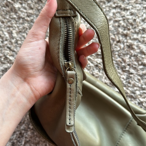 EUC American Leather Co. Carrie Hobo Genuine Leather Shoulder Bag - Picture 6 of 10